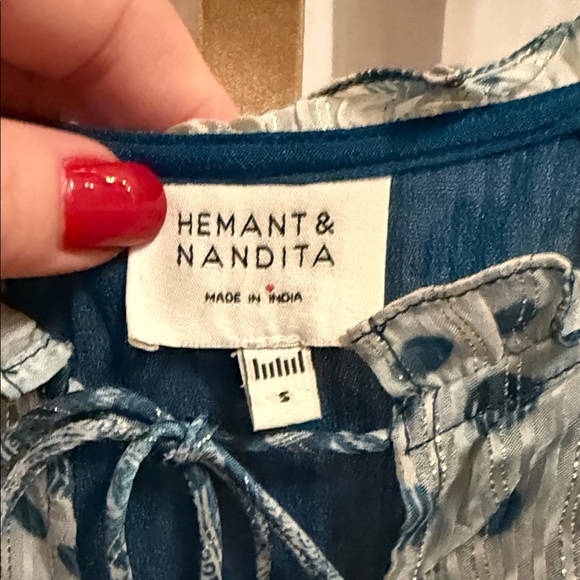 HEMANT & NANDITA Blue and White Patterned Blouse - Picture 9 of 11